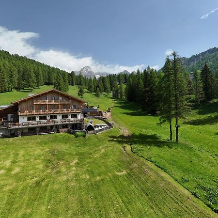 Rifugio Flora Alpina Hotell Passo San Pellegrino Eksteriør bilde