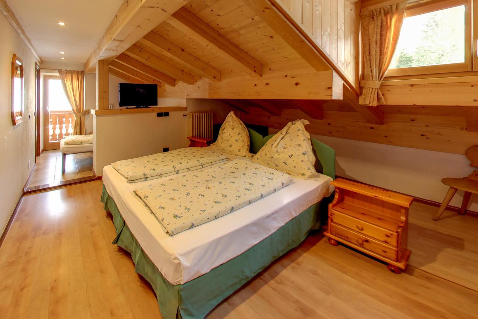 Rifugio Flora Alpina Hotell Passo San Pellegrino Eksteriør bilde