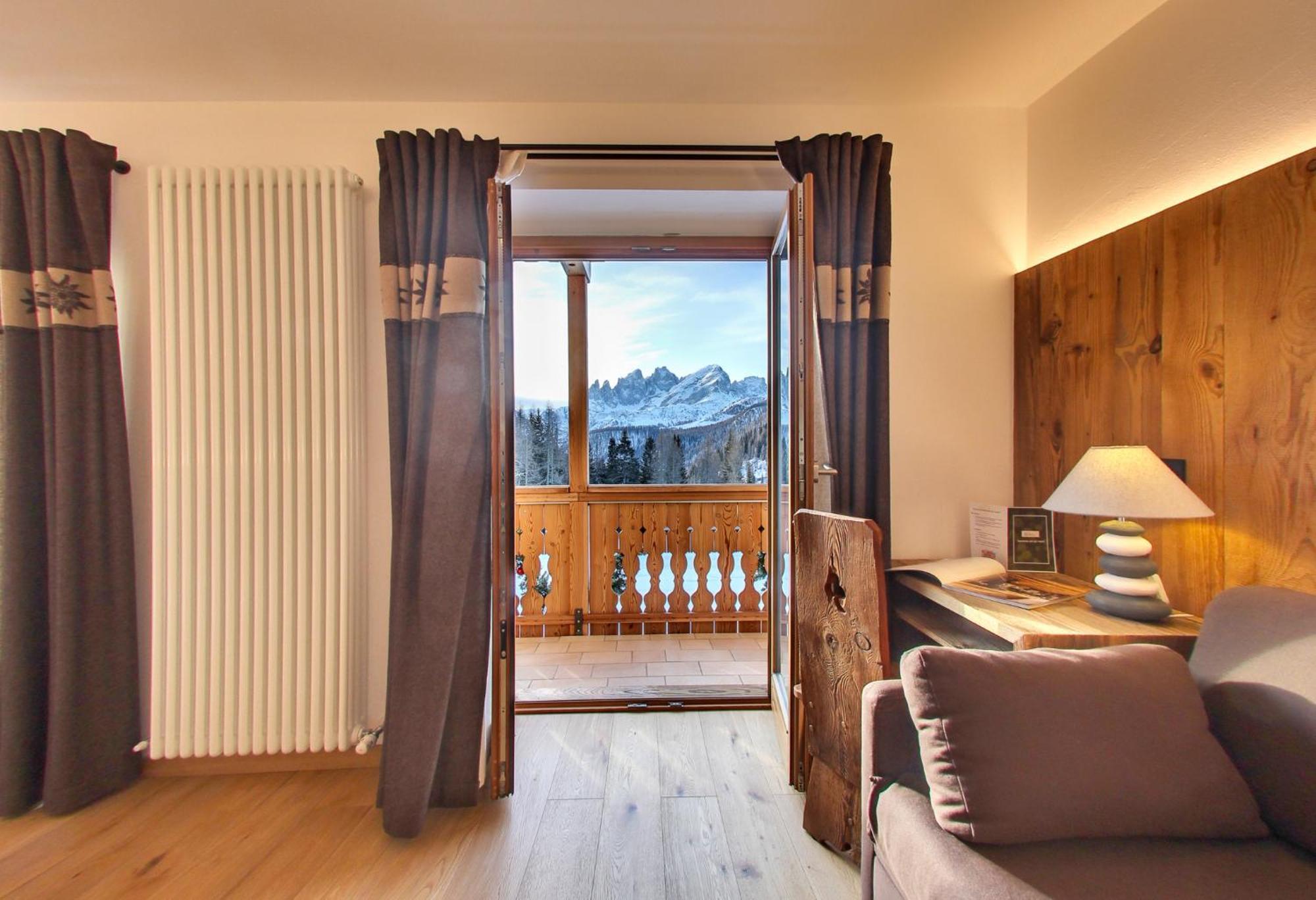 Rifugio Flora Alpina Hotell Passo San Pellegrino Eksteriør bilde