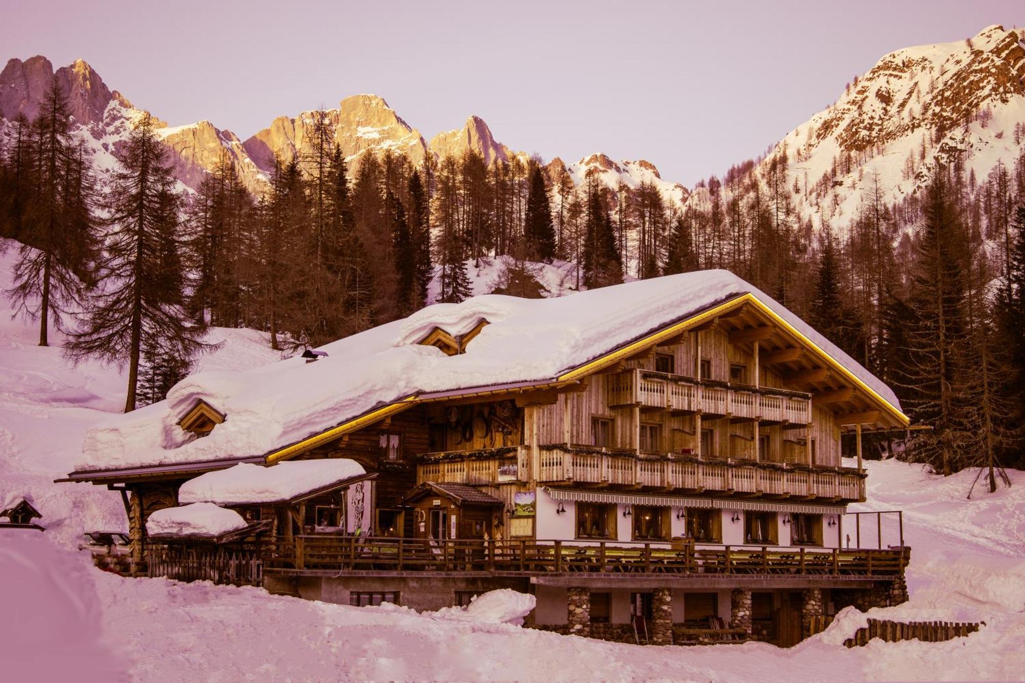 Rifugio Flora Alpina Hotell Passo San Pellegrino Eksteriør bilde